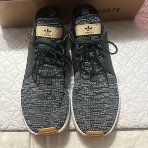 Used adidas black sneakers Men’s 10.5